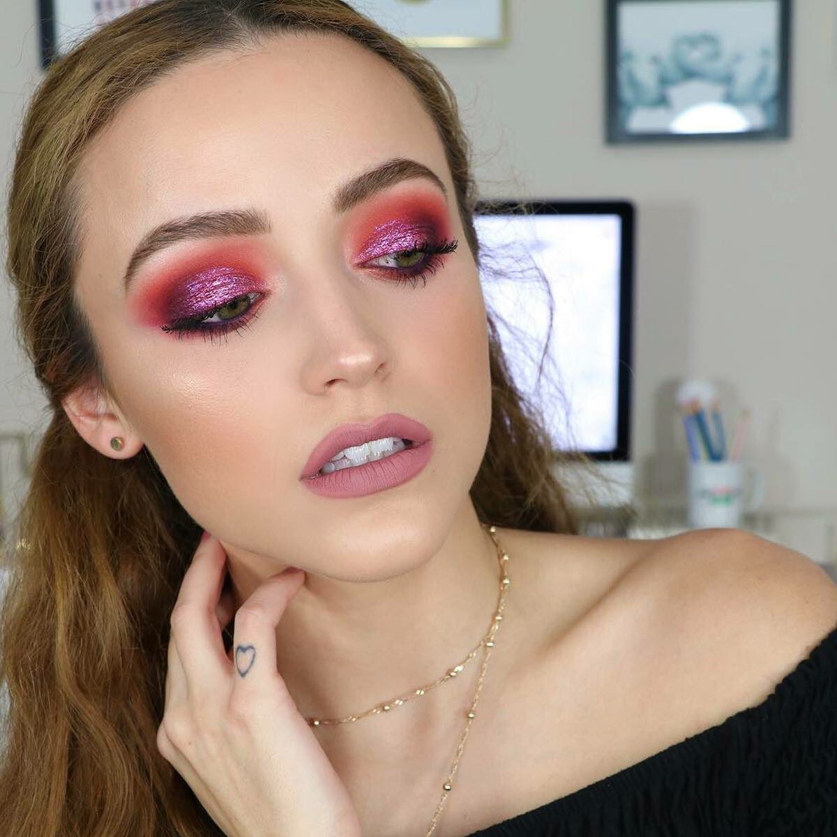 ⭐30% de descuento en todo Maquillaje⭐ Logra una mirada única en tu fiesta de Año nuevo! #Beauty #MakeUp #happynewyear *Excluye Loreal, Maybelline, NYX, Essence y Catrice. *20% si compras una sola unidad. *Válido hasta el 31 de Diciembre.