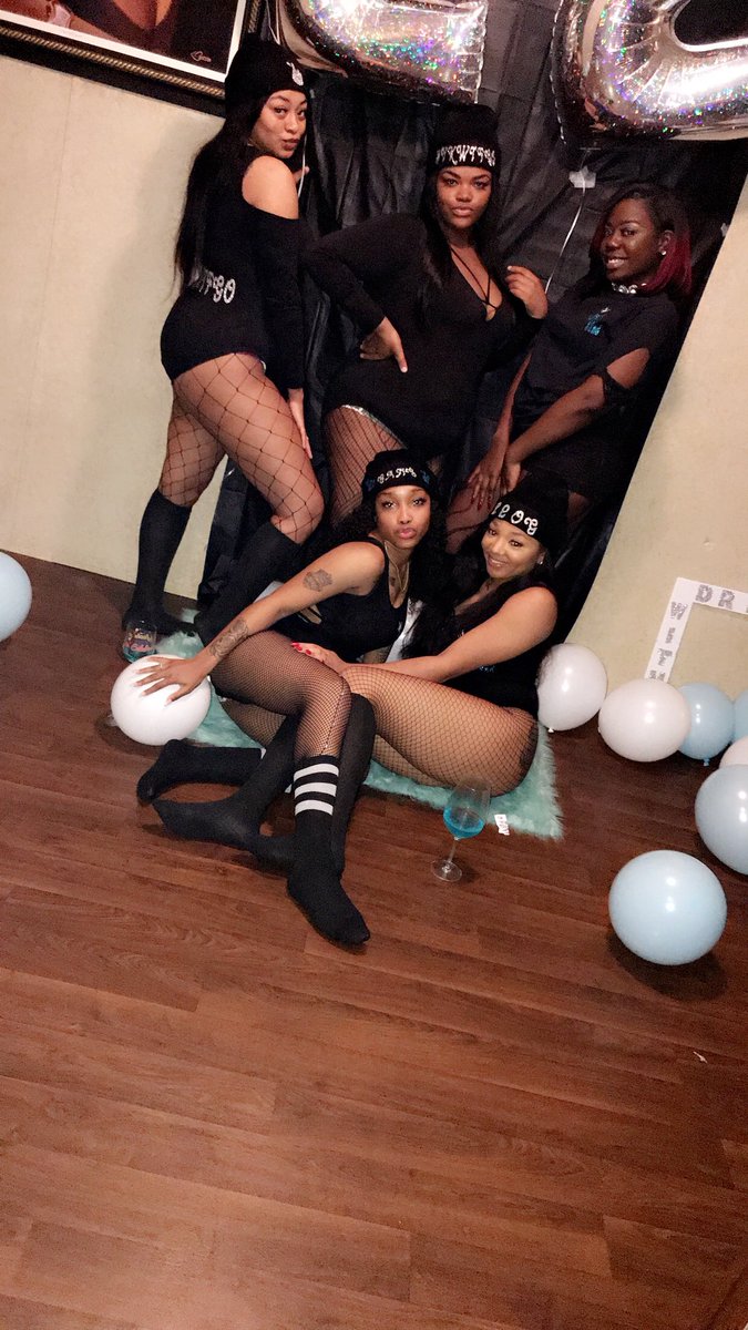 ForeverRai32's tweet photo. Girls night out was a Success. Happy birthday to my girl Ken Ken ππ€π½ #22OG https://t.co/CDOOJVfIR6