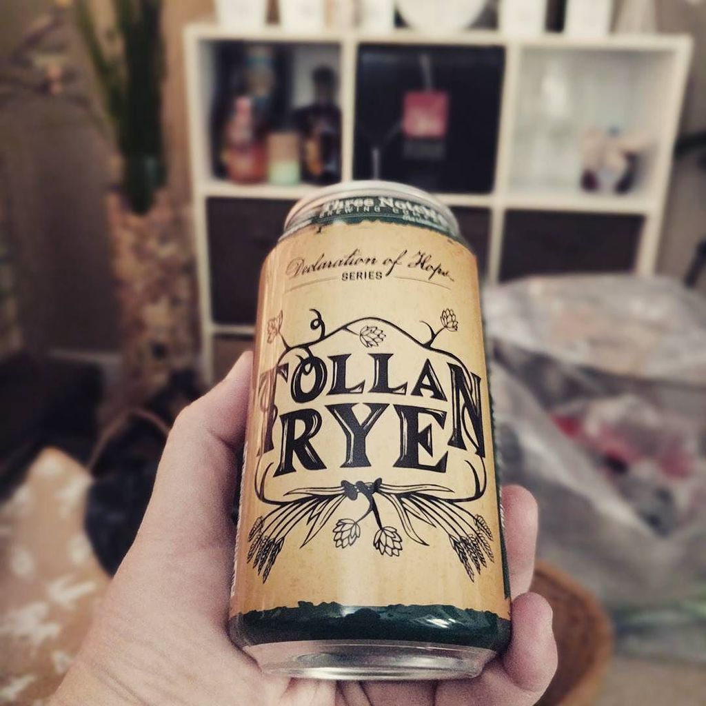 WineAntics's tweet photo. A little #NewYears cleaning calls for @ThreeNotchdbeer #RyePA tonight! 😁🍻 Looking forward to reuniting w/Key from @obsbeers for a chat on the term #craft on #WineAnticsLIVE (9 PM EST on #Facebook #Periscope & #YouTube)! #beer #beerlover #craftbeer #… https://t.co/ynXJp1raw6 https://t.co/uwD2IQqycu