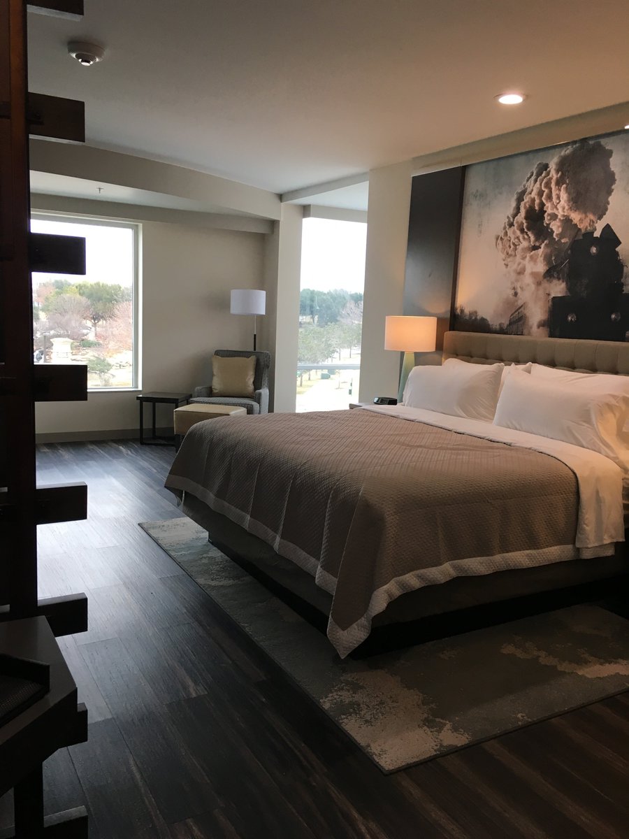 indigofrisco's tweet photo. Check out our spacious corner room with terrific views of Frisco's  Central Park.  All North facing rooms share this gorgeous view.  #friscorunningclub, #iheartfrisco, #friscotx, #friscolife, #cityoffrisco, #friscoparks, #friscotrails, #friscoart https://t.co/i0t4Ary1ra