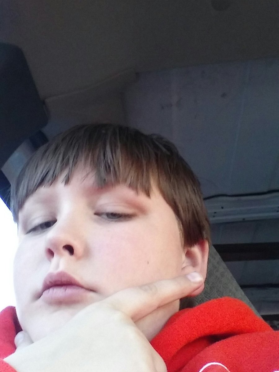 DFowler216's tweet image. I am bord so I am taking selfies