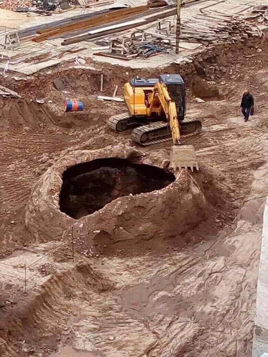 Lubertino's tweet photo. El GCBA no cuida el #patrimonio de la Ciudad. Acaban de destruir en #Monserrat  #APH1 la cisterna de la casona de Rosas . Quién autorizó? Es un delito! https://t.co/VgawmBqq3r