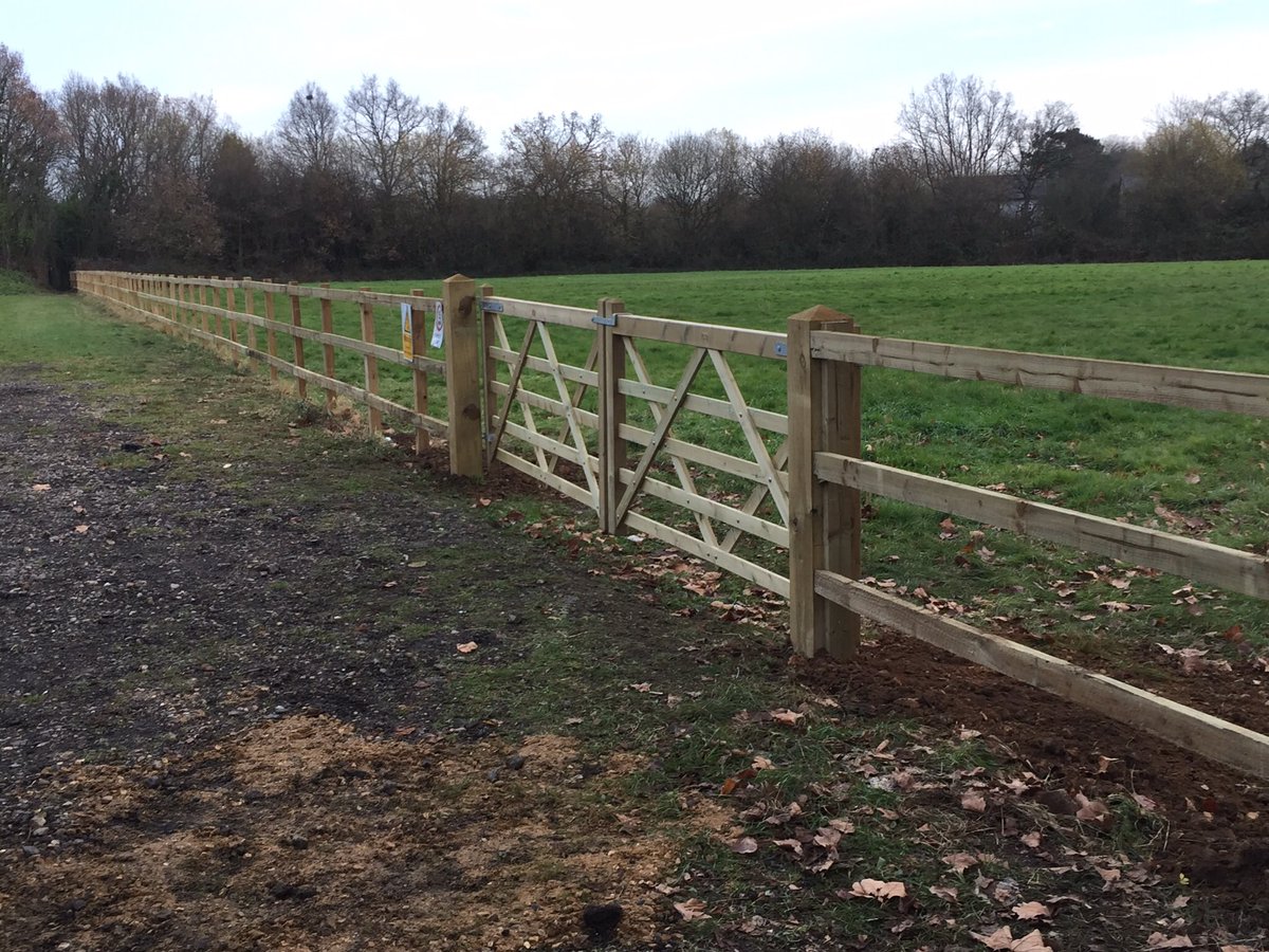 AcbFencing's tweet photo. #postandrailfencing at#IverHeath https://t.co/sngPKz3HXh