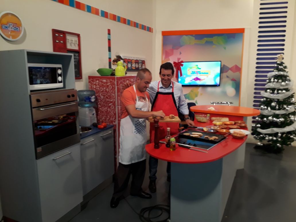 Estuvimos en Tardes Compartidas con <a href="/camposgiselap/">Gisela Campos💙</a>  y nos invitaron a cocinar. Gracias por la buena onda !!!!