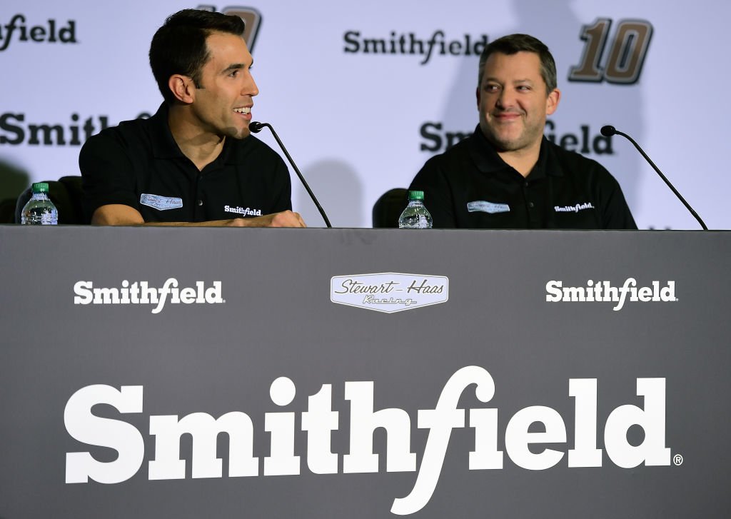 HaasFactoryTeam's tweet photo. When the secret - that wasn't so secret - was finally made public and we all had bacon to celebrate. @Aric_Almirola to the No. 10 @SmithfieldBrand Ford Fusion in 2018. 👏🥓
#2017FinalLaps https://t.co/k71O1ywtBY