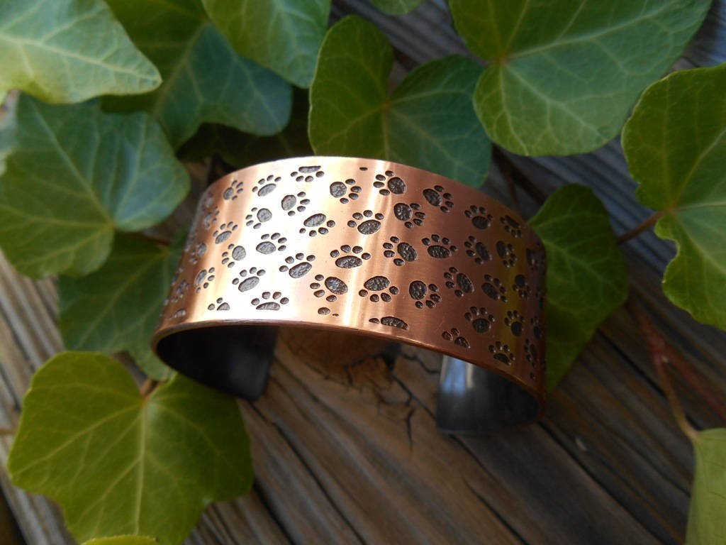 SnazzyValues's tweet photo. Paw Print Cuff https://t.co/FDIExpLGxm   #Puppy #Dog #Pawprint https://t.co/wPf1XFschH