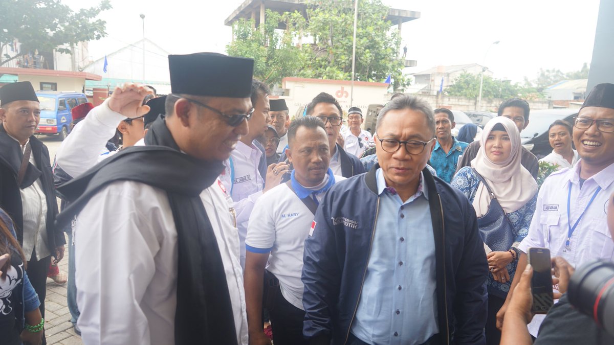 PAN_Bergerak's tweet photo. Ketua MPR Zulkifli Hasan @ZUL_Hasan tiba di GOR Koja untuk Silaturrahmi bersama Lima ratus lebih warga Jakarta Utara 

#ZulhasanMenyapaIbukota https://t.co/DDpEwQuGIL