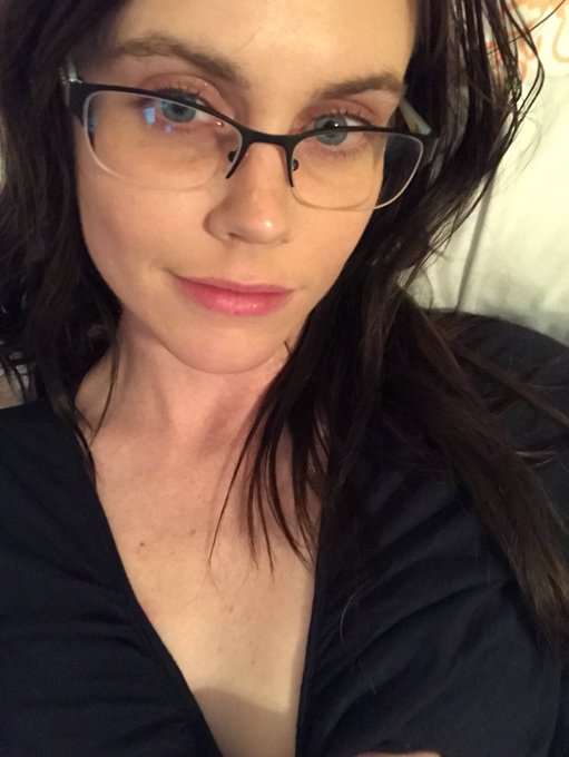 Having a Relaxin&rsquo; night😋   #tummy #glasses https://t.co/EQIRYT1nrb<a href="/tag/tummy"class="tags">#tummy</a><a href="/tag/glasses"class="tags">#glasses</a>