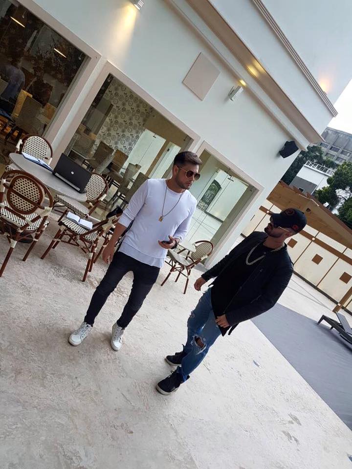 danitorresofici's tweet photo. A tu baby la busco en el lobby, la subo a la suite y le meto pal de mollys #DaniTorres #ElDavidBeckhamDeLaModelito #ElExclusivo #KentJames https://t.co/iYXNJ2tT4a
