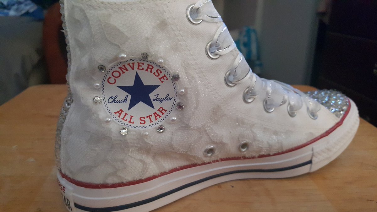 daniellemoore84's tweet photo. Lace, Diamonds and Pearls! #bling #blingpearlsandlace #pearlsandlace #blingpearlsandlaceconverse #pearlsandlaceconverse #custombling #blingedoutconverse #pearlsandlaceconverse #blingconverse #craftychronicles #motherof2creations https://t.co/bex0XPb7sb