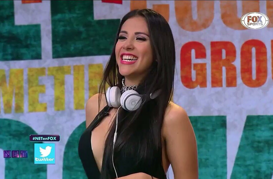 beyeretia's tweet photo. Pos ya alistándome para ver a @Djrossana en @NETenFOX falta poco si porque hoy es #JuevesDeNet 🤗👌🏼💅🏻 https://t.co/cToNyUzDSV