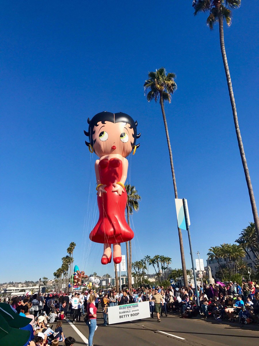 TBCCCORP's tweet photo. America's Largest #Balloon #Parade! 🎈 #SanDiego #Downtown #December2017 https://t.co/NEkdfAQlxM