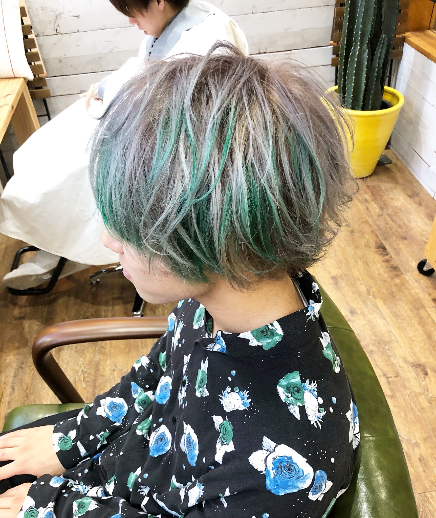 Ikedai 池下大介 メンズカット Wカラー 大阪 理美容師 Al Twitter グリーンメッシュ 成人式に向けてハイトーンカラーする方も最近多いですね ちなみに本日キャンセルで空き枠でています 年末空きは残り約1枠 イメチェンお任せ下さい 大阪 メンズヘア