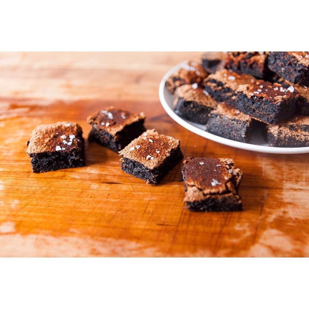 bakingwopants's tweet photo. Eek it's almost the new year! I don't know about you but I am not looking forward to all those healthy resolutions we pretend to stick to in January, so eat all the brownies while you still can! -
-
-
-
-
-
-
-
-
-
-
-
#brownies #chocolate #brownie #coco… https://t.co/AGFZcWWjmi https://t.co/hCpz1b0vDu