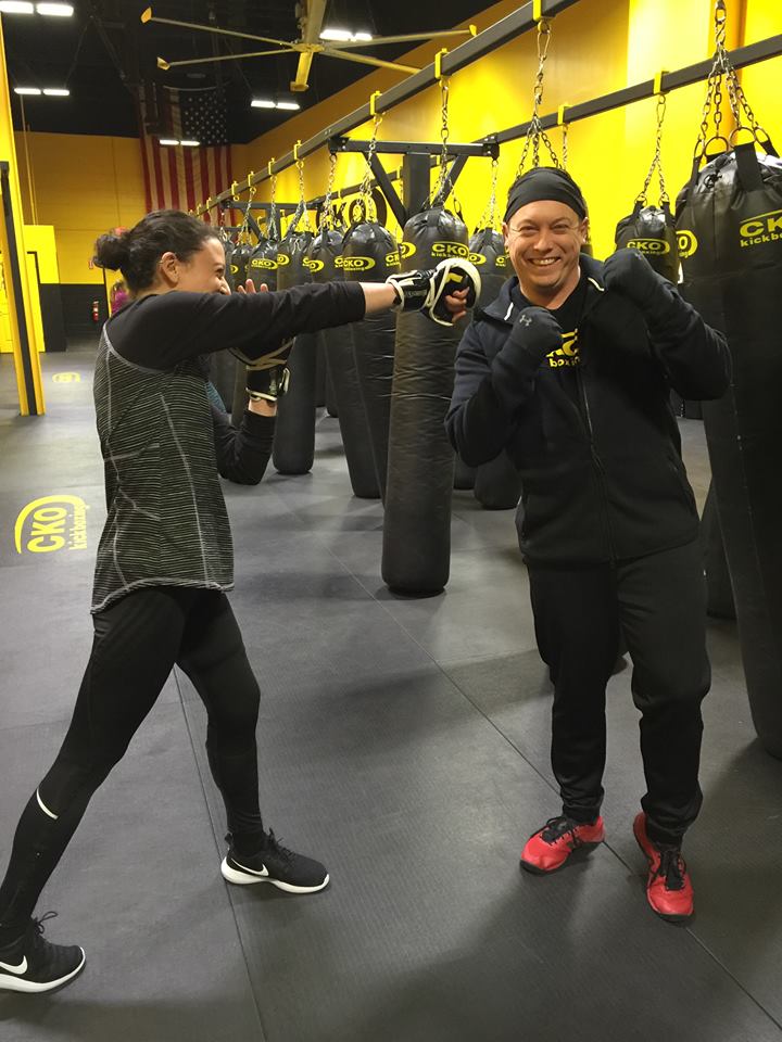 CkoGreenbrook's tweet photo. Our awesome trainer, Brandon, training the 6:45pm class tonight! It may be cold out, but everyone here are BURNING calories and fat!π¨οΈππͺ
#ItsSoColdΩ #ColdneverstopsCKO #CKOGreenbrook #CKOkickboxing #BurnFatstaywarm https://t.co/WzHDLgcJaX
