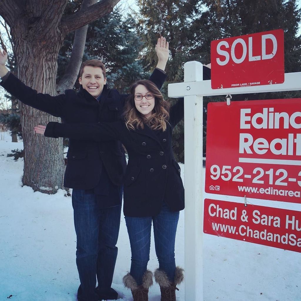 sarahjohnso2's tweet photo. One year ago today we got our house! .
.
.
#homeowners #homeowner #oneyearago #wehaveahouse #sold #makingmemories https://t.co/wBEhmJUVDU https://t.co/Vdf7Mvn1BQ