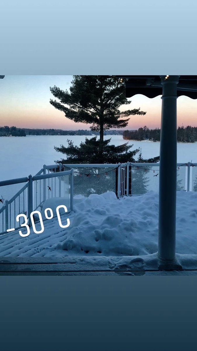 CEMHarris's tweet photo. ❄️🎄😍👨‍👩‍👧 https://t.co/5uNuf4RM8W