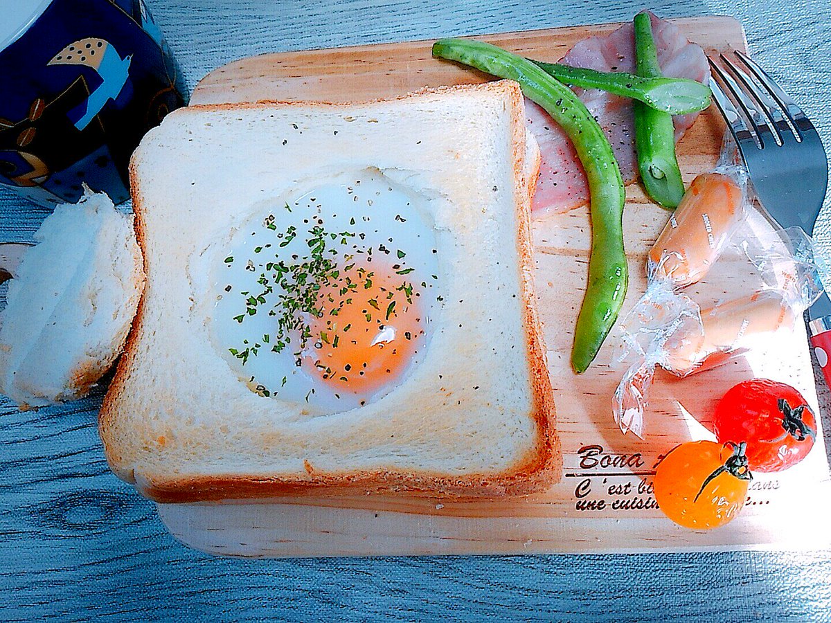 bt_obt's tweet photo. ＃料理好きな人と繋がりたい　＃おうちごはん＃お腹ぺコリン部　＃ブランチ今日は9時半に起きたためブランチ。😋ツイートしてる場合じゃないけど久しぶりに顔出そうかなと(´ー｀)なにかおいしいトーストのアレンジ知ってるひといたら気軽に声かけてください！🙏…写真撮るの下手 https://t.co/NExkS55Frf