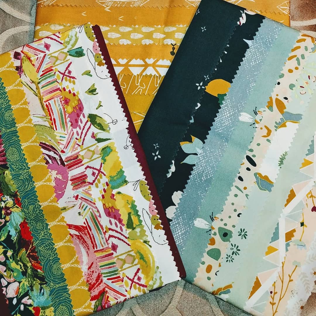 cisummers's tweet photo. Fabrics for 2018 #thequiltersplanner sampler. #ArtGalleryFabrics #maureencracknell #barij https://t.co/wfONMoCLEB