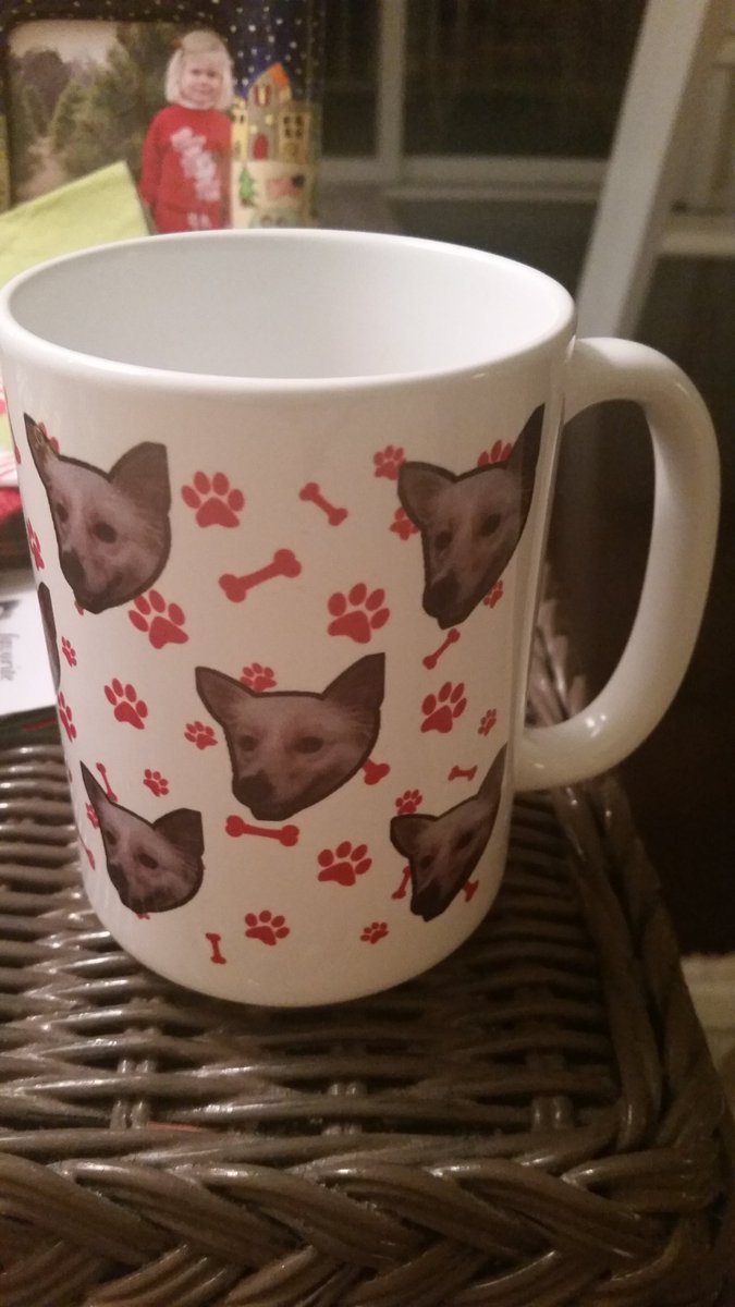 emergencygrace's tweet photo. Can we talk about the single greatest Christmas present ever? https://t.co/cVRLJUU5xs