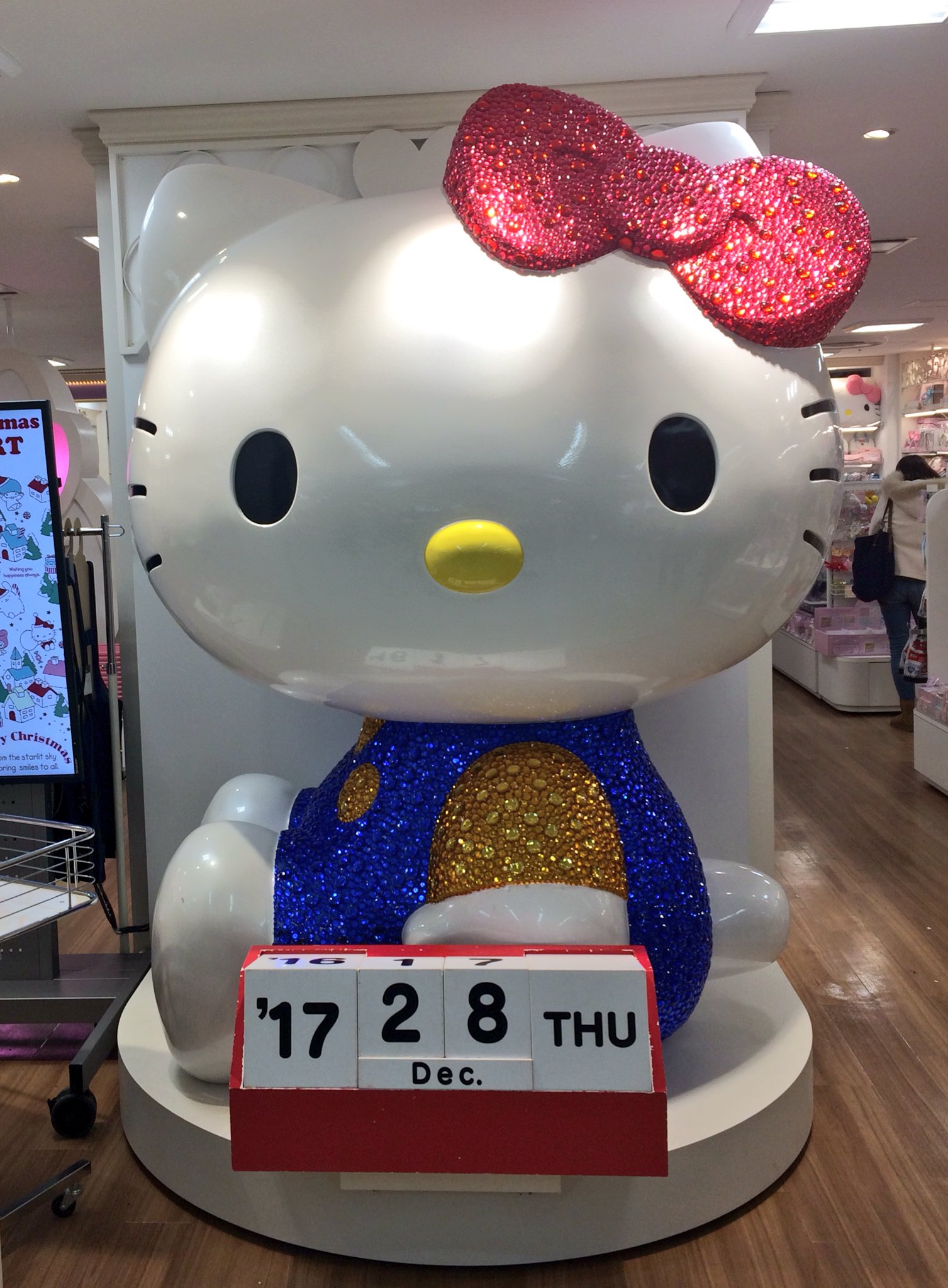 サンリオショップ情報 公式 北海道にも 大きなキティちゃんのモニュメントがあります 札幌駅にある札幌ギフトゲートの店頭にあります 北海道に来たら遊びに来てください T Co Yu9jg0qeln Twitter