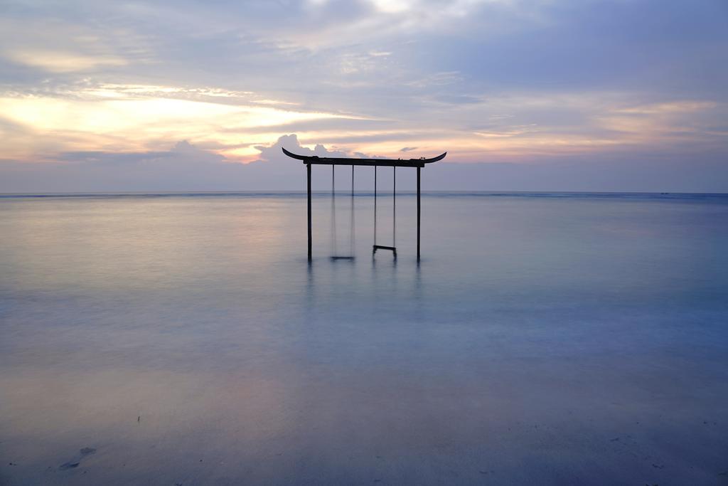 PandawaGiliT's tweet photo. Beach Swing in Gili Trawangan
Indonesia
#beach #travel #PesonaRonggengGunung #pesonaindonesia #wonderfulindonesia #bali #balisafe #baliok #balinormal #giliair #gilitrawangan #giliisland #indonesia https://t.co/P349dQKKhr