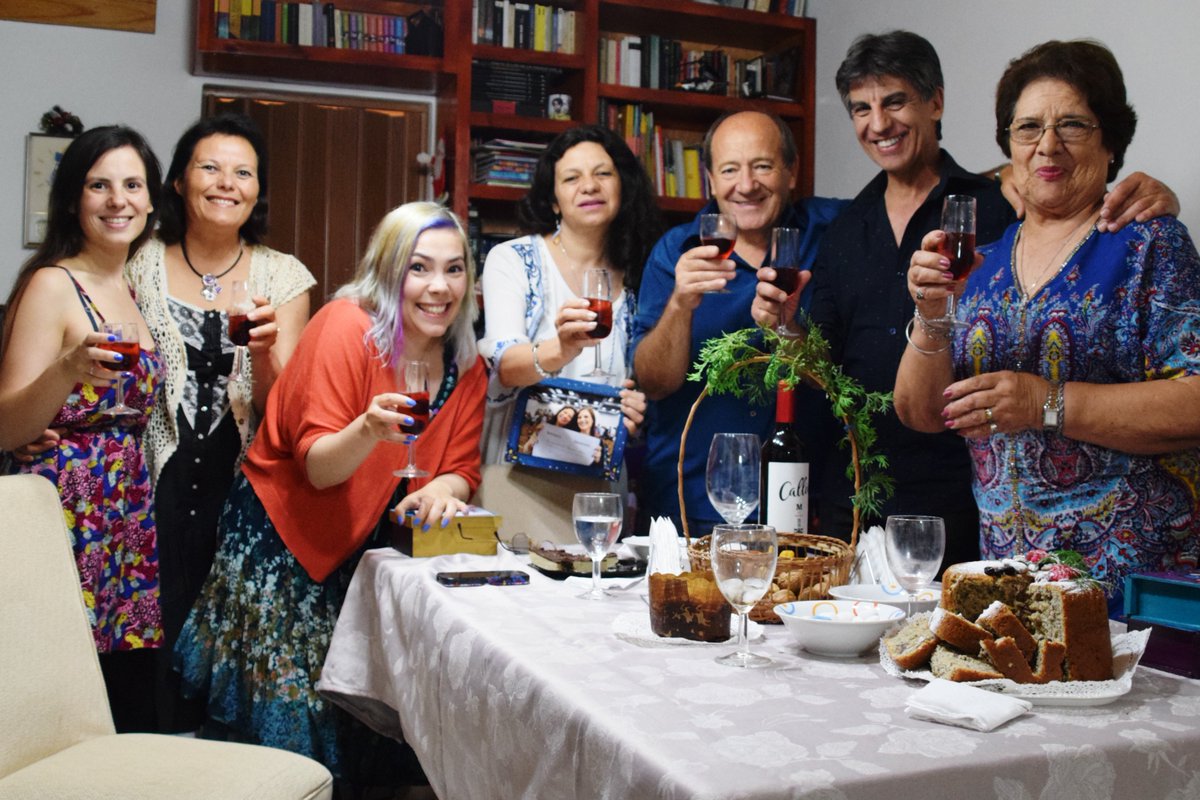 Luego de 11 años... Pasé las fiestas en mi casa, en mi País, con mi familia... Momento memorable! ^_^ yupiiiiii!!!!! FELICES FIESTAS A TODOS!!! :-D