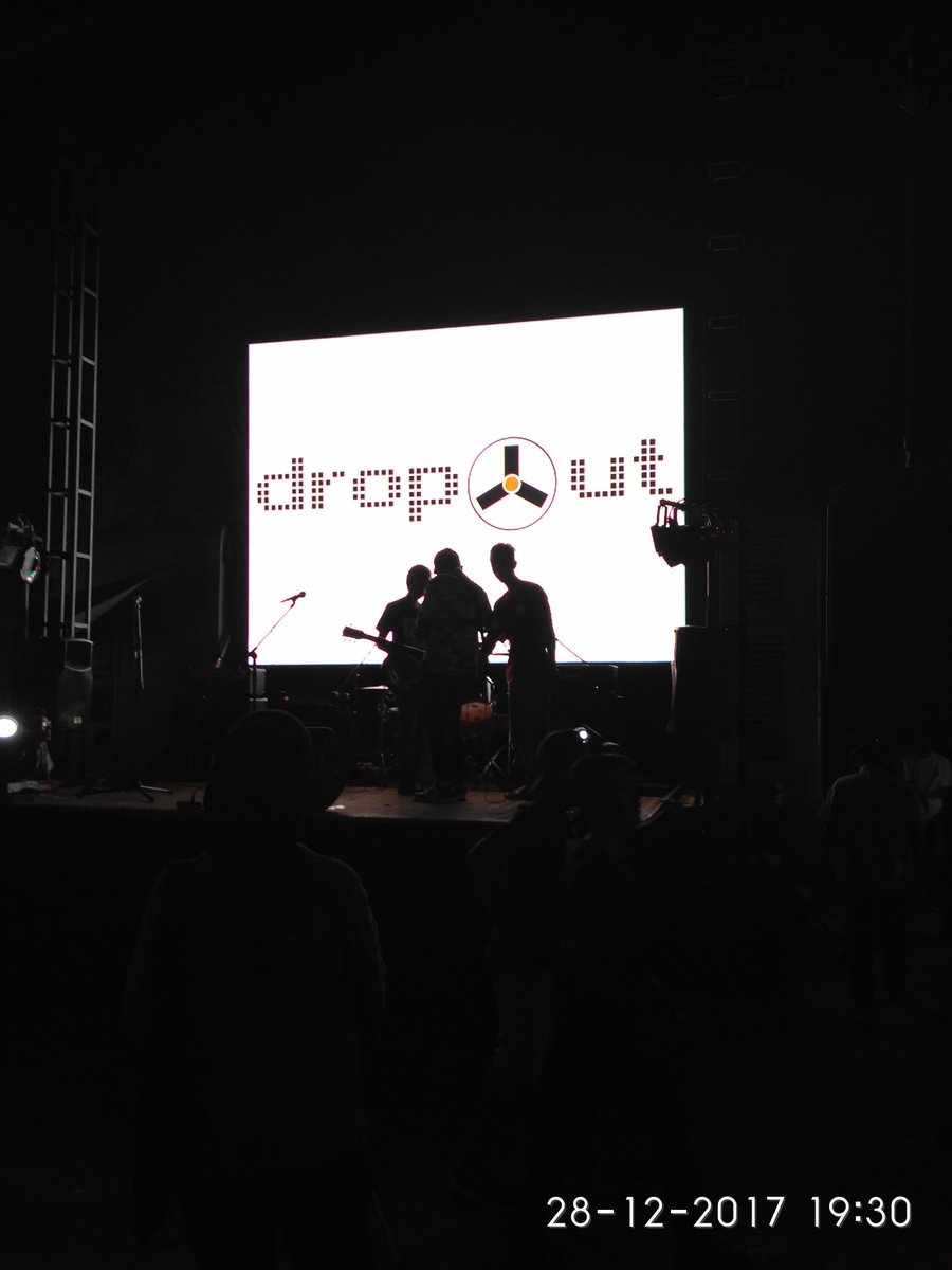 DropOut_Venue's tweet photo. Side Stage Super Music ID Mobile Tron @ Banten Indie Clothing 2017, Alun-alun Kota Serang Banten.

#SUPERMUSICID 
#bantenindieclothing
#dropoutvenue
#dropitout
#serang
#banten
#indonesia https://t.co/IY4GSCjM3B