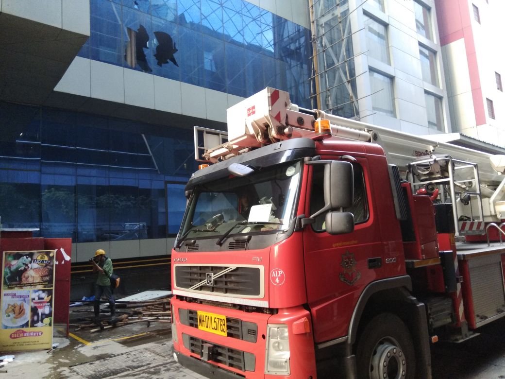 CNNnews18's tweet photo. #KamalaMillsFire: At least 14 people killed and 12 injured after a major fire in a building in #KamalaMills Compound in Lower Parel. Most of the casualties were women who were attending a birthday party at one of the restaurants in the compound
Full Story: https://t.co/fQRba89S0K https://t.co/TSxGb7AkUT