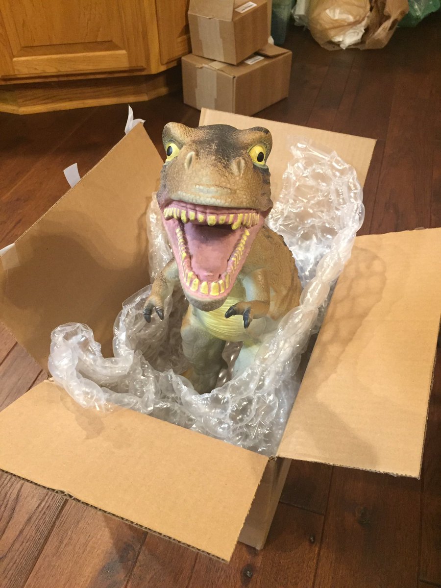 HD_Rex_2729's tweet photo. Heeeeeeeere's Rexy!!! #ComingForYaDennis #WhichAisleIsHatchets #JustKiddingIStillLikeYouEvenThoughYouDontBuyMePresents https://t.co/8ZBiP1063w