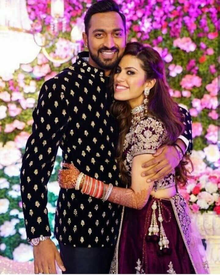 Fullonfilmy_'s tweet photo. Congratulations π to the Just Married Couple π©ββ€οΈβπ¨ Krunal Pandya π Pankhuri Sharma ππ
#FullonFilmy
@krunalpandya24 https://t.co/llEME4DWyD