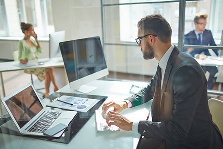 FourITSolutions's tweet image. Four IT levert al 23 jaar apparatuur voor de werkplek. In de loop der jaren hebben wij veel kennis en ervaring opgedaan met het installeren van hardware bij organisaties van alle soorten en maten. 
Meer info: fourit.nl/hardware/werkp…