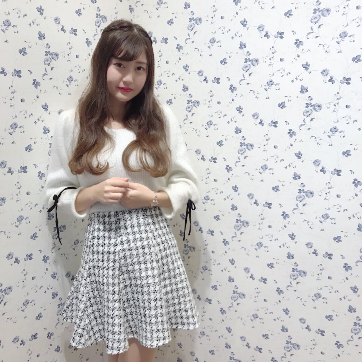 Anmille Sur Twitter 大阪店 Coordinate ホワイトガーリーstyle トップスはふんわりとしたシルエットで女の子らしさをプラス スカートの千鳥柄で季節感を取り入れ綺麗なフレアでウエストを細っそり見せスタイルアップです これからのイベントにぴったり