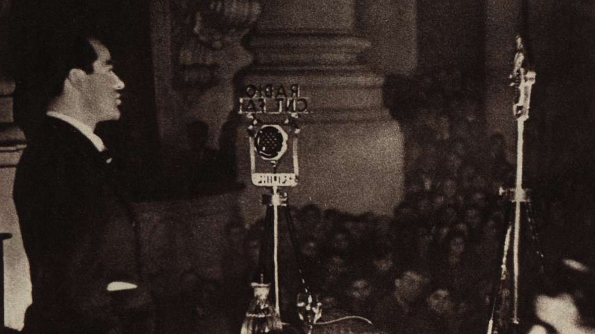 Julia705Julia's tweet photo. 24/01/1937 Barcelona. Conferència de Joan García Oliver, llavors ministre de justicia, al cinema Coliseum i sota el títol "El feixisme internacional i la guerra antifeixista espanyola", amb un ple absolut i emesa per ECN.1 - Radio CNT-FAI
Foto Torrents
#JoanGarcíaOliver 
#CNTFAI https://t.co/nx59XaZJZ9