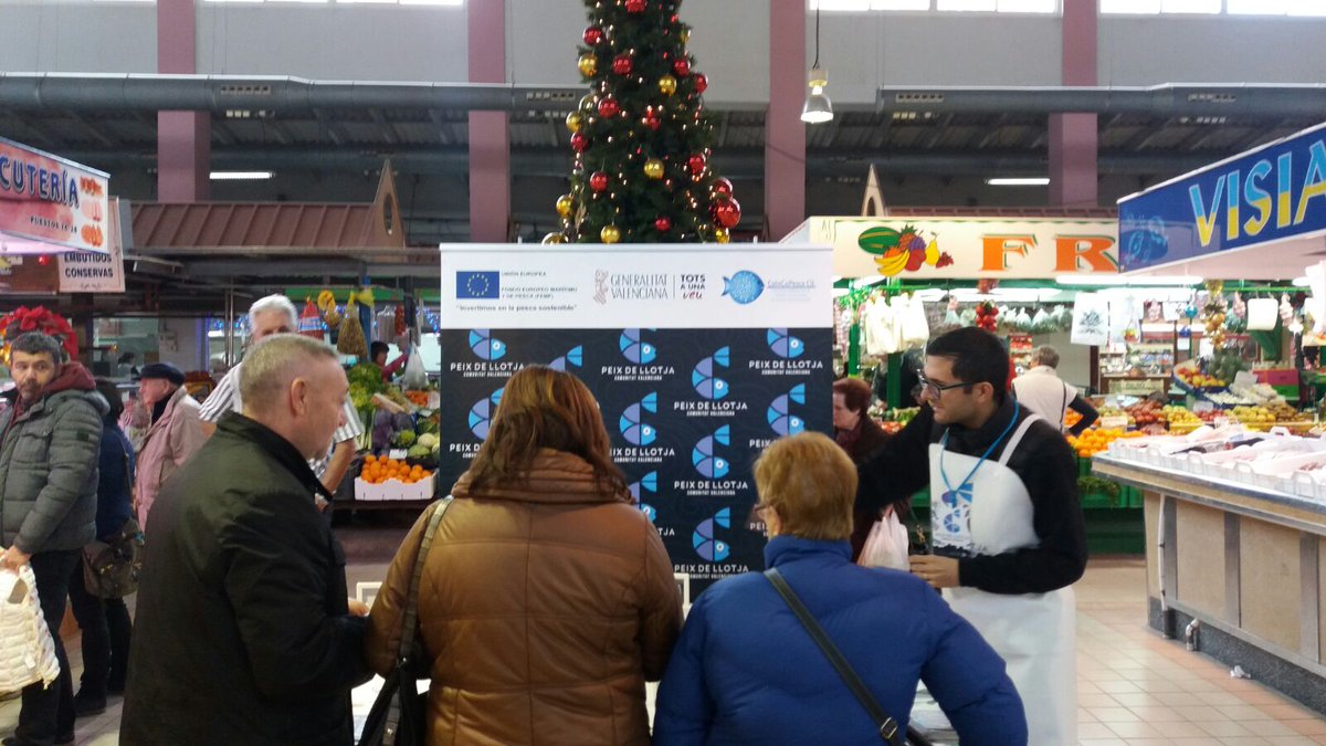 peixdellotja's tweet photo. Ayer, día 28, estuvimos en el Mercat Central de Benicarló con Peix de Llotja, de la Comunidad Valenciana, con el objetivo de identificarlo, protegerlo, recuperarlo, interpretarlo y difundirlo.🐟
Gracias por vuestra colaboración❗🔝
@Ajunt_Benicarlo @GVAagroambient  #peixdellotja https://t.co/kyMaMlHyyI