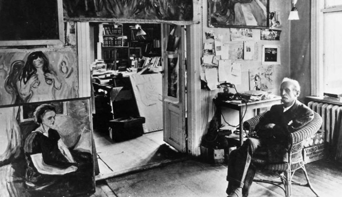 Foto del giorno: Edvard Munch nel suo studio di Oslo, 1943...