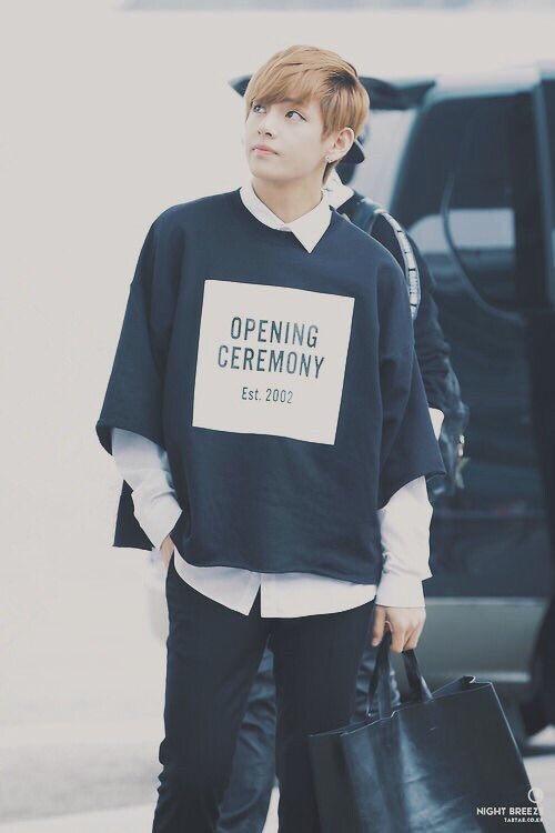 spreadlove25's tweet photo. Advance happy birthday champ❤❤❤❤❤❤
#fewmorehourstogo
#happytaeday https://t.co/JtSberJRhK