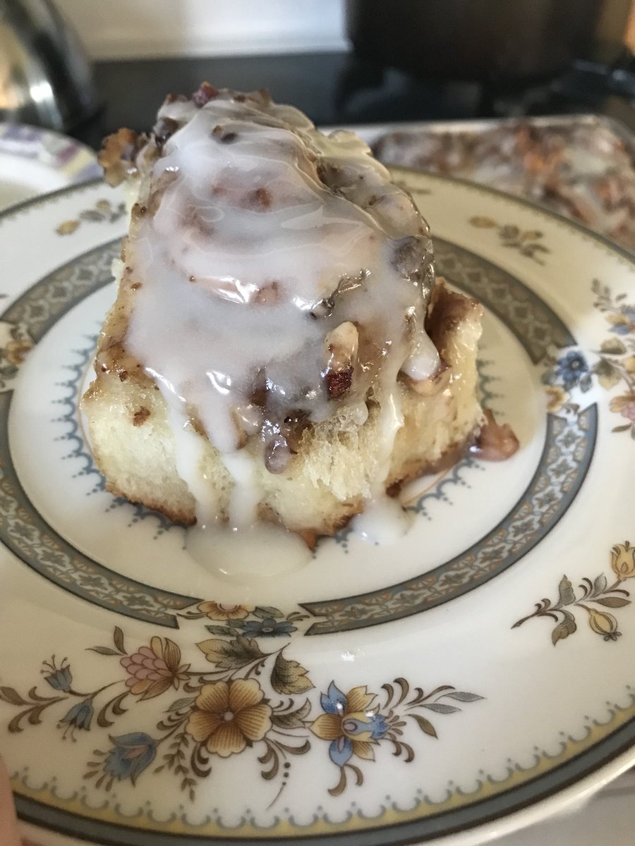 3TiersforCake's tweet photo. Delicious #homemade #cinnamonrolls for my family. Getting the ‘science’ of bread baking down. Lots of internet searches for techniques to proof yeast in a unevenly heated kitchen. https://t.co/GbFATH4cEp