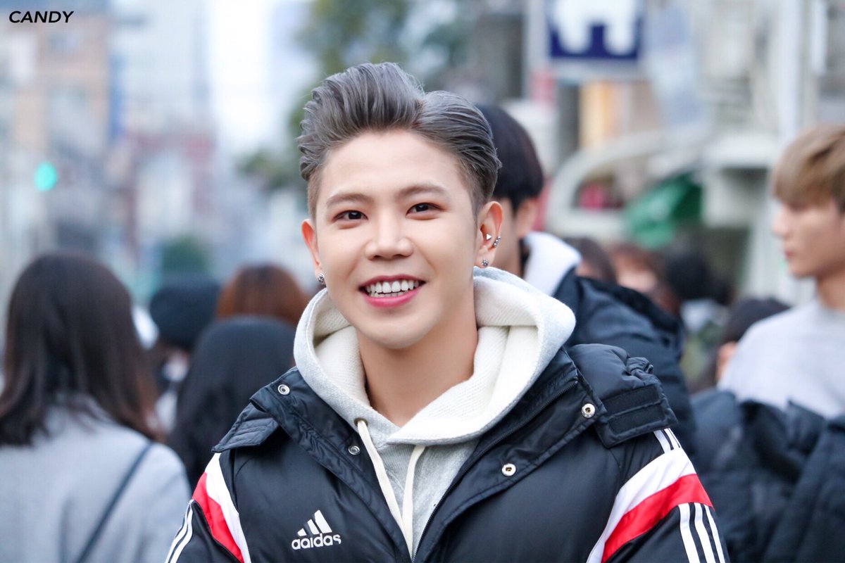 fd41763's tweet photo. 1224🍭♡ #정훈 @AxisB_HOON 
미소가 귀여운오빠^___^너무고마워요ㅠㅠ https://t.co/Q7hm0z7P2x