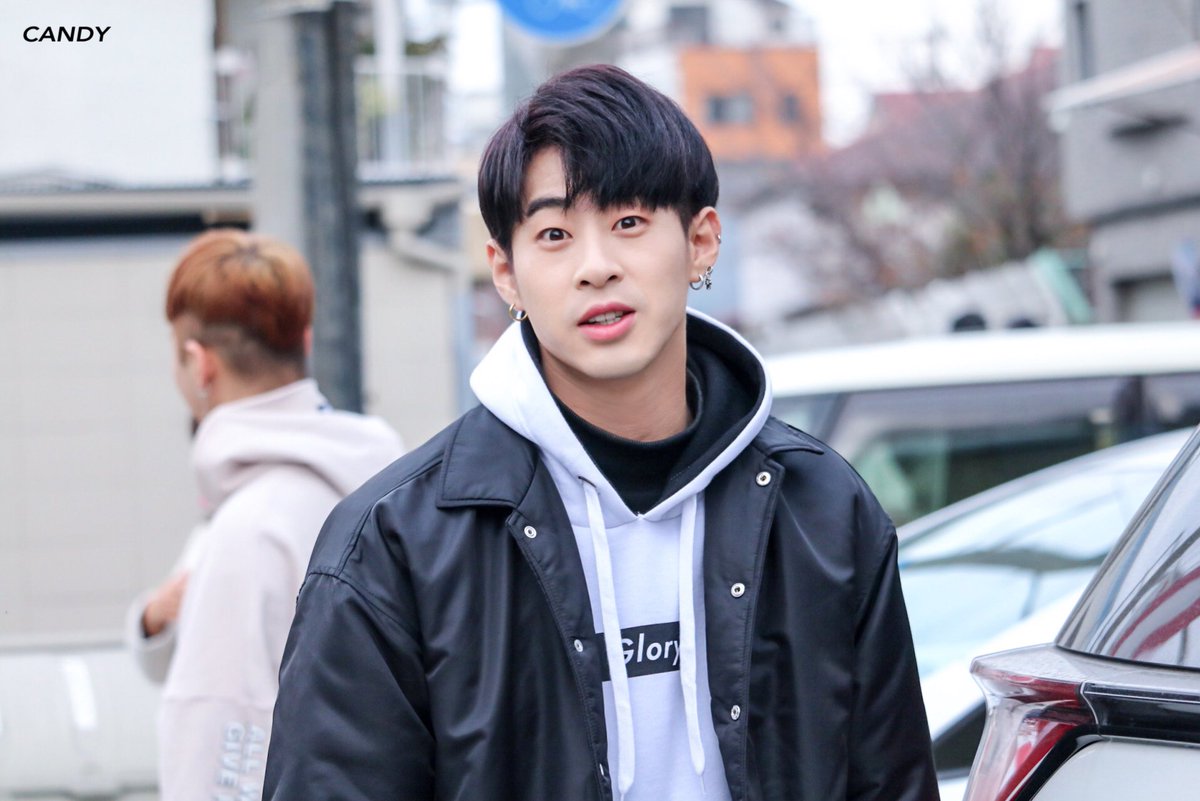 fd41763's tweet photo. 1224🍭♡ #주노 @AxisB_Juno 
항상카와이이오빠🤭🤭💕ㅎㅎ https://t.co/ubbD12eMz4