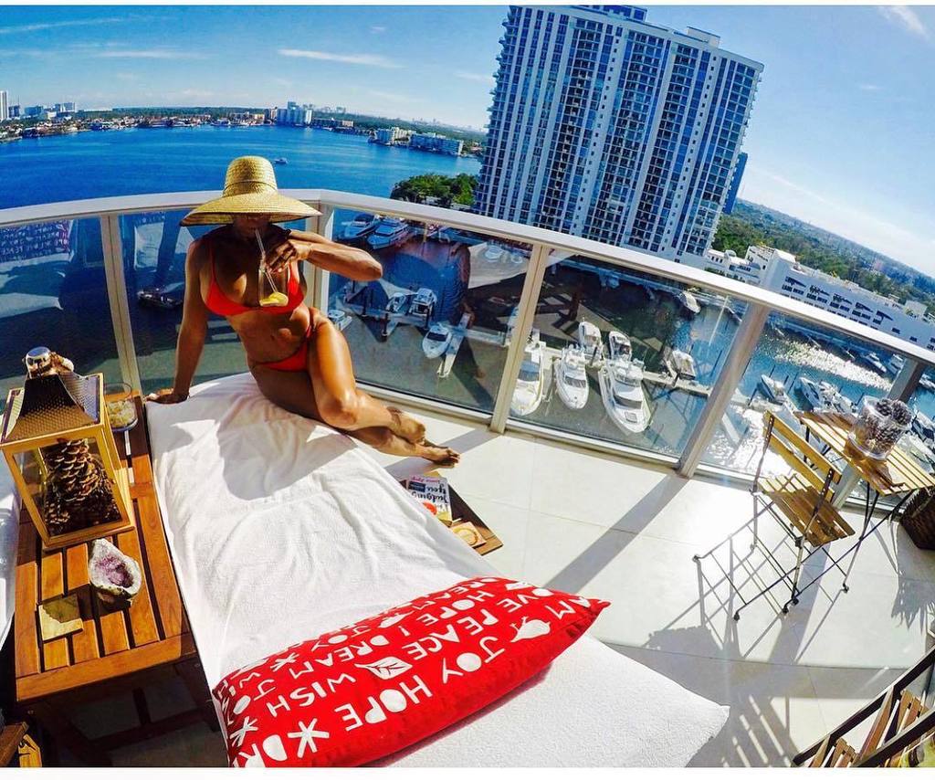 GoodLifeMiami's tweet photo. Wishing you Joy, Hope, Love and many blessings in 2018! Thanks to @dee_fab for all the tags in 2017 ππ½ππ½ππ½ #goodlifefam #miami #goodlifemiami #fitfam https://t.co/Zcf4u6vxh9 https://t.co/AVQKH7xvCO