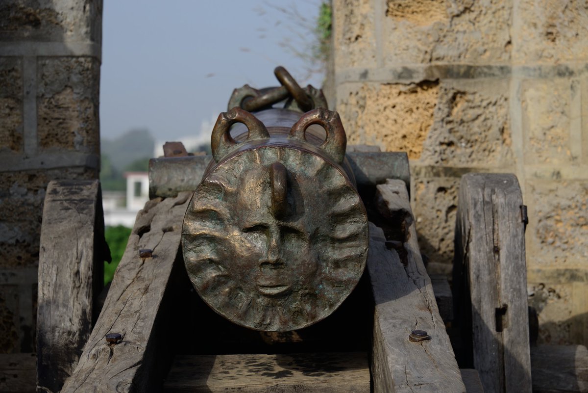 VisitDiu's tweet photo. Canons at the Diu fort are also also among the "To See" list if you happen to visit Diu. These canons were used to protect the fort from external invasion. #VisitDDnDNH #PlacesInDiu @prafulkpatel @Sajjan95 @DiuDistrict @tourismgoi @incredibleindia @VisitDaman @tourism_sil https://t.co/m0kJAJnZBh