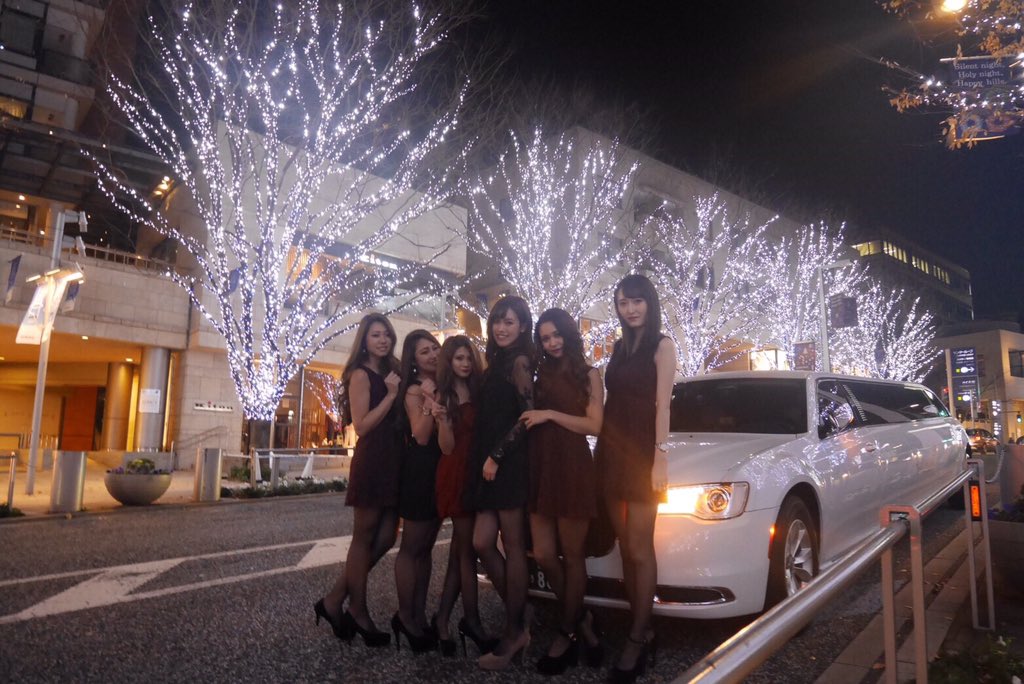 Lip Service Mikiko このまえは渋谷店メンバーで クリスマスパーティー リムジン まさかの誕生日サプライズもあって プレゼントとお祝いも みんなありがとう リップサービス 渋谷109 アパレル スタッフ クリスマスパーティー リムジン