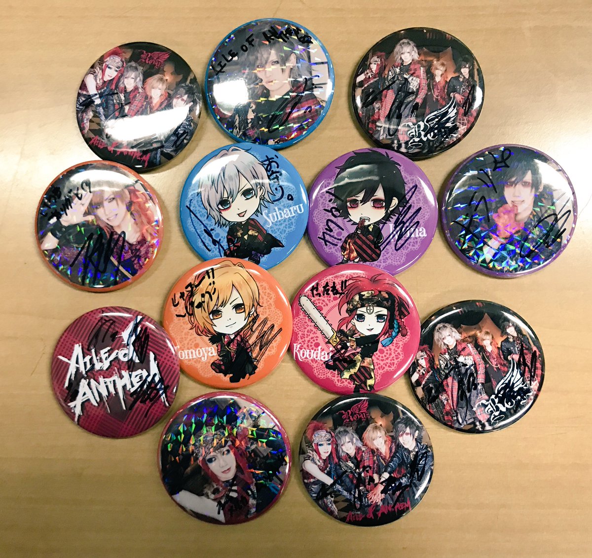 the GazettE REITA サイン入り缶バッジ DSMMoRbUMAE1pDX.jpg