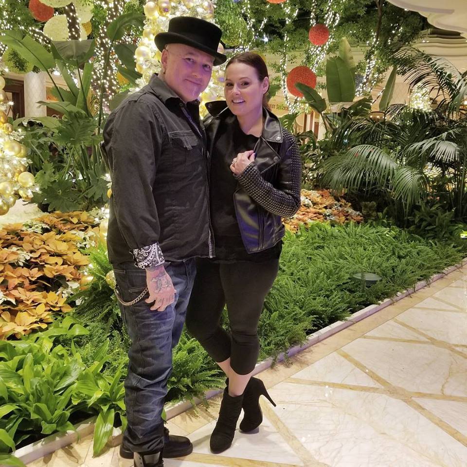 DirkVerminFan's tweet photo. Hello from the Vermin's! 💋 ... at @WynnLasVegas
#DirkVermin #VegasBaby #Christmas2017 https://t.co/ic3Vys6jjk