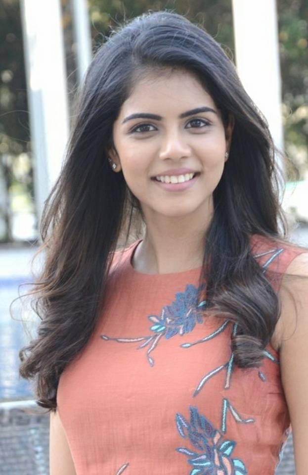 TamilActressG's tweet photo. Pretty gorgeous!!! #KalyaniPriyadarshan #AngelicLook #Hello 😍😍 https://t.co/0o2I8O0suS