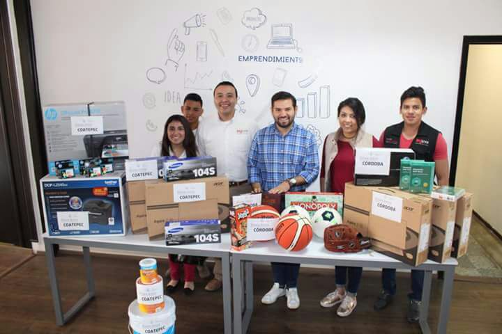 CPJCoatepec's tweet photo. ENTREGA GOBIERNO MUNICIPAL CENTRO MODELO PODER JOVEN COATEPEC EQUIPADO.

Será en los primeros días de enero cuando se entregue material de publicidad como trípticos y de implementación de imagen institucional como parte de la gestión realizada en esta Administración Municipal. https://t.co/nXiP4dIiyc