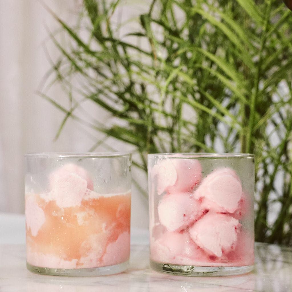 FriYay Nicecream Kombucha Floats happening ✨🍒🤩 Bought heaps of cherries and thick coconut milk to whip up this creamy ol' treat, served it with kombucha! Seriously obsessed with this combo. I’ve been experimenting with other flavors and I can’t get enough!
✔️ The Recipe
…