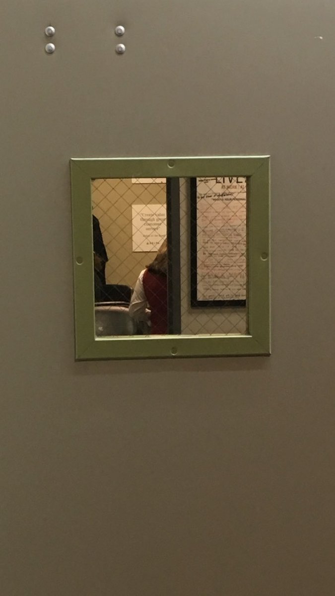 ChipotleCup's tweet photo. @Delta 40 minute to boarding. Still ZERO employees at the check in counter. Oh wait, they are in their break room. #NotHelping https://t.co/SubKEJBez4