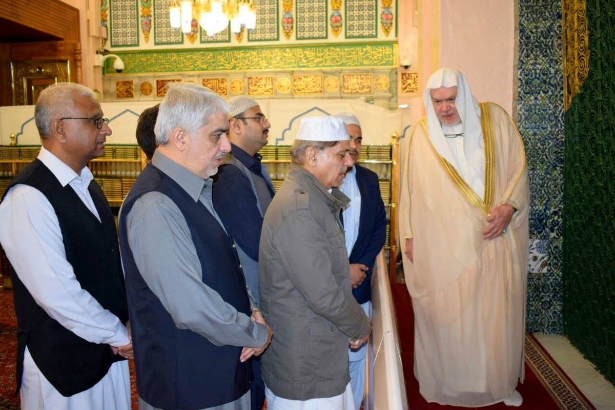 PakNewsNetwork_'s tweet photo. Chief Minister Punjab @CMShehbaz paid a visit to Roza-e-Rasool. The Chief Minister offered nawafil at the Roza-e-Rasool.
@PmlnMedia @MaryamNSharif https://t.co/oiiEDshfxv